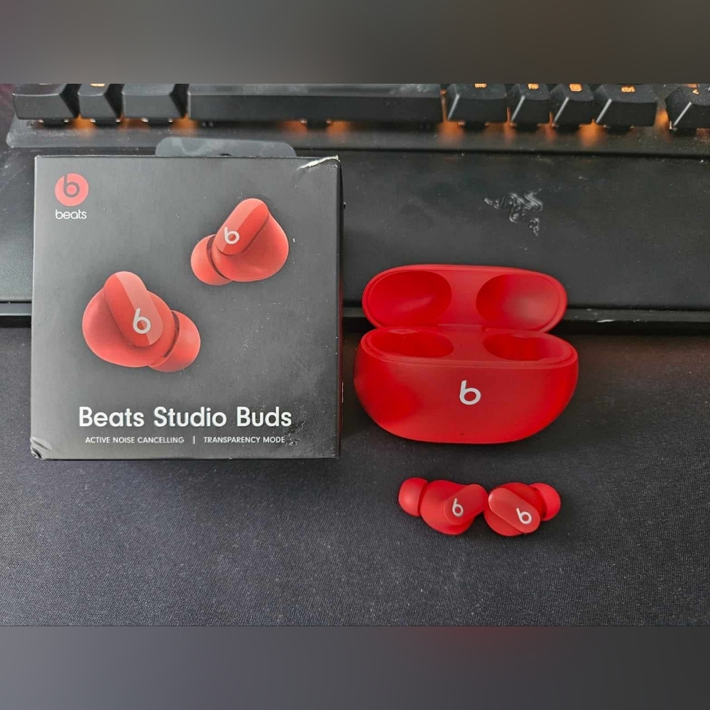 ✨️Beats Studio Buds✨️
